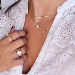 Collier Sara -Majolie Sara Venus Limarose Moonlightmarbreblanc Or 42638ca3 1f9a 4a6e bb59 b22748491f91